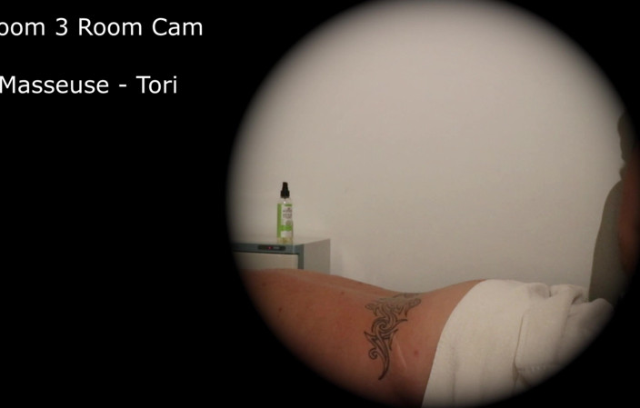 Jerky Sluts: Tori - Room Cam Handjob