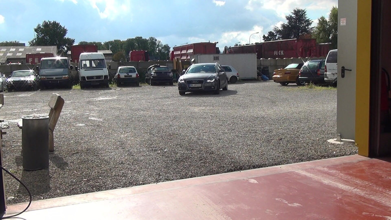 Erotic Club: Sex Party w garażu samochodowym