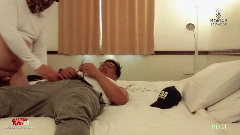 pinoy malibog: दो dads, एक बिस्तर जिसे आप जानते हैं कि आगे क्या होता है