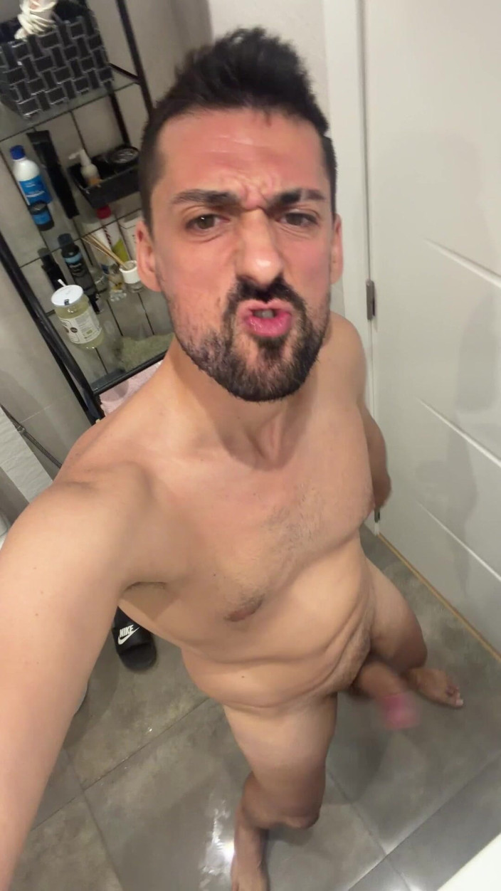 Liam Harding: พ่อเลี้ยงสุดฮอตชักว่าวและควยในห้องน้ํา