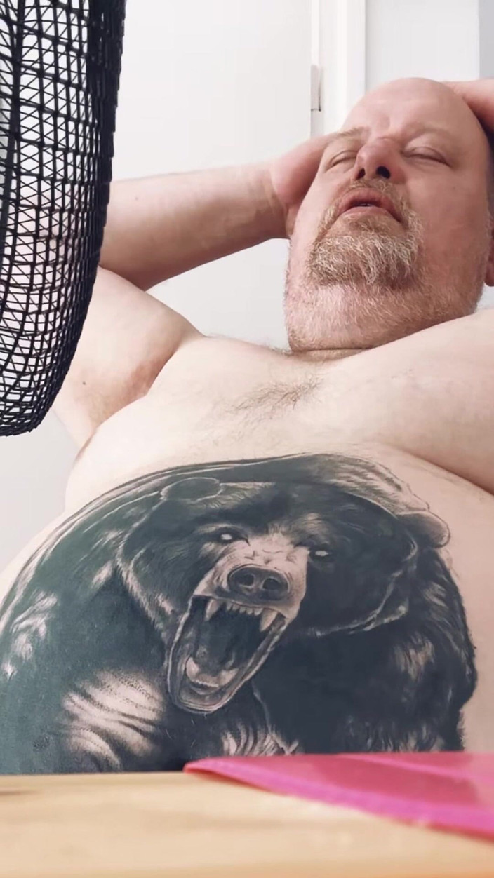 BigBearFrankfurt: 在炎热的一天与凉爽的微风降温