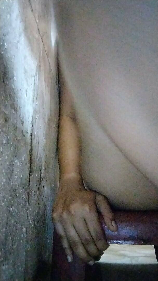 Riyathakur: Секс студентки Riya Thakur с бутылкой