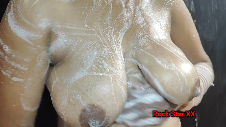 Rack star XX: 德西泰米尔妻子裸体洗澡视频记录丈夫