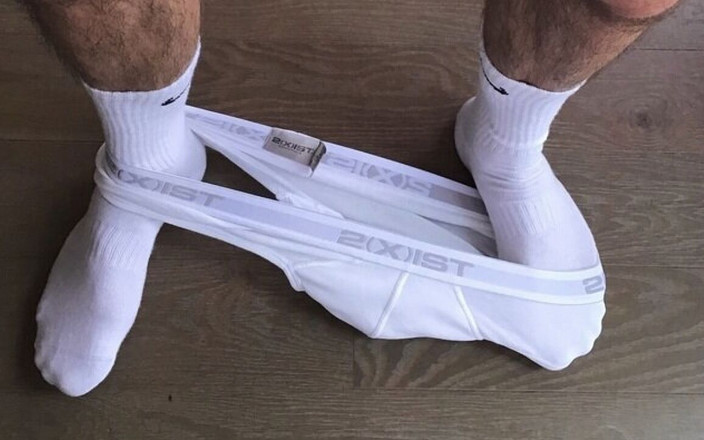 apageon: Chceš mi čichat ponožky nebo turecké koule!?