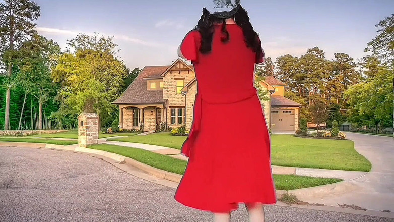 Kitty_Cross: Le giocose sissy camminano a piedi nudi sulla white Sandy...