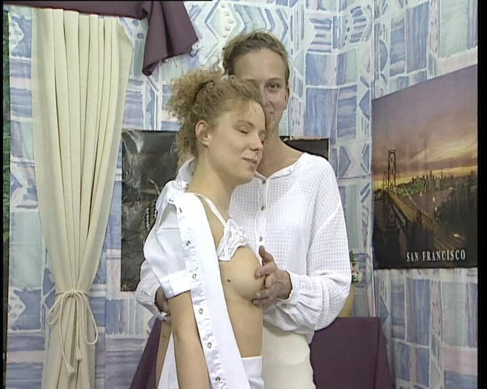 YOUR FIRST PORN: Lesbiche che inizia con eva e jeany