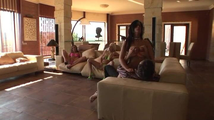 Hot Girlz: ゴージャスな女性のビキニモデルを持つa迅速な乱交と豊富なsugrdaddys