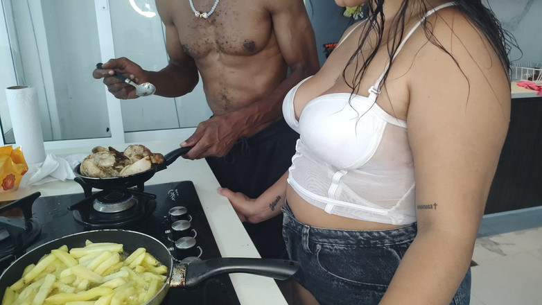 PABLO N3GROBAR: Alimenta a una zorra por día y folla para toda...