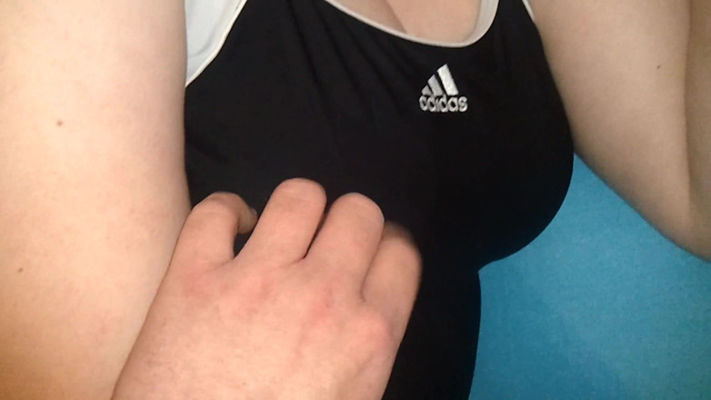 SilentCouple7973: Baise torride en maillot de bain