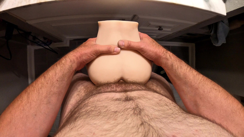 Milf and Beard: Probando un juguete nuevo.