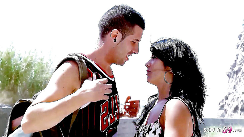 Full porn collection: sexy latina teen Yazmina Volcan je ošukaná přítelem při chůzi