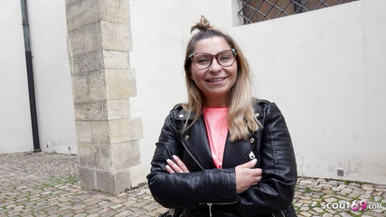 German Scout: German Scout - सुडौल कॉलेज गर्ल vivienne को स्ट्रीट कास्टिंग पर पिकअप और चोदना