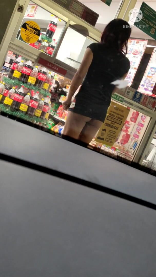 Traviezisha: POV: alfaman vraagt me om hem een drankje te kopen...