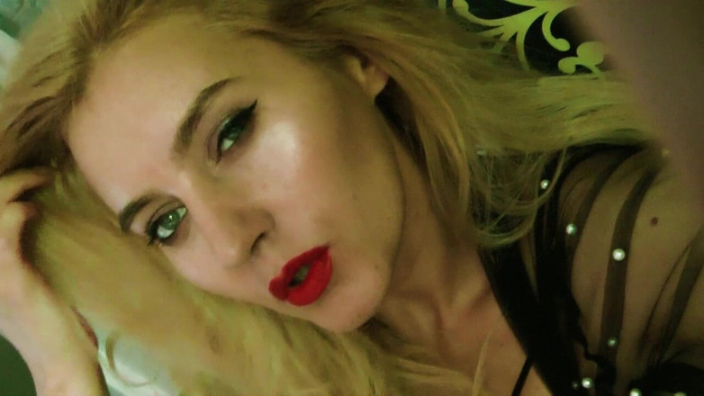 Goddess Celine: Dominazione delle gambe