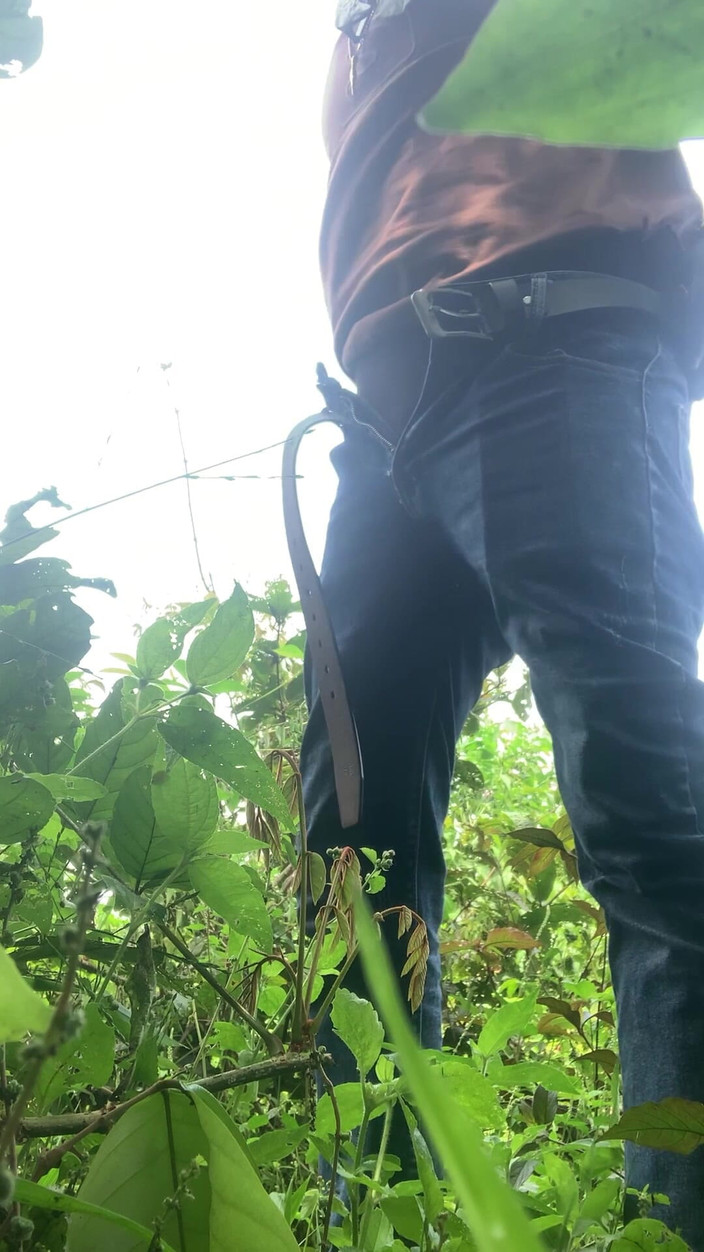 Dickass3x: Snabb sperma efter en lång promenad i skogen