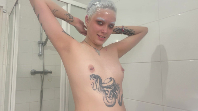 Glitterqueen1999: Bleaching My Roots and Eyebrows