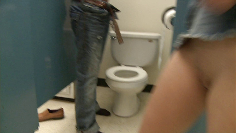 CBD Media: タイトな猫を持つかわいいブロンドの十代がさまざまな場所で犯される