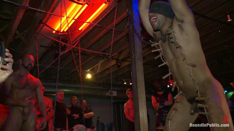 Bound in public: Play Party w Sf Cytadela