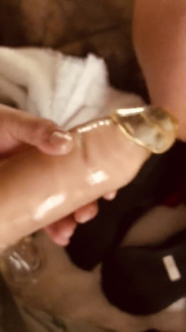 MzKiTTy91: Pancutan belakang lengan zakar mega dengan awek putih berpantat besar