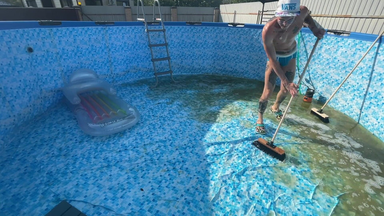 Falcon Al: Baise à la piscine - sexe en public