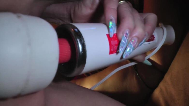 Lesbian Stories: Two nasty matures playing with hitachi wands