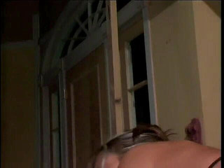 Lethal Babes: Une bombasse excitée se fait baiser sa punaani