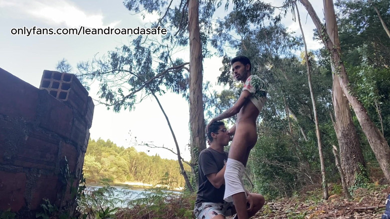 Leandro e Asafe: Memberikannya kepada orang asing yang saya temui di dalam hutan