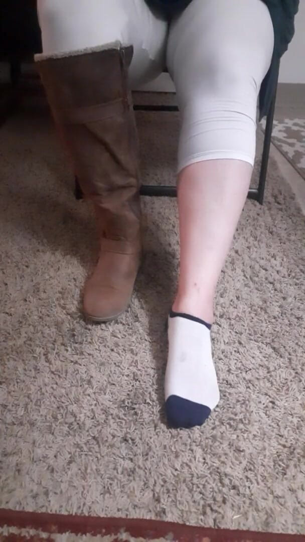 BettyBoomm: Get Under My Boots