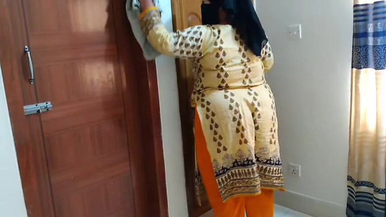 Aria Mia: デシのメイドがオフィスが空っぽの時に上司に乱暴に扱われる