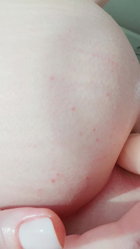 Première sodomie avec une machine à baiser, cul étroit, gros plan, squirt, une blonde essaye la sodomie