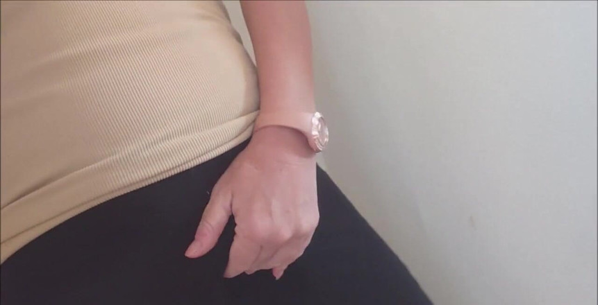 Natalie K: Masturbando minha calcinha, eu deduzo minha buceta e brinco com...