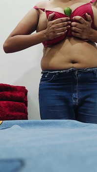 Üniversiteli kız üvey baba amında büyük salatalık ile rol yapma seksi