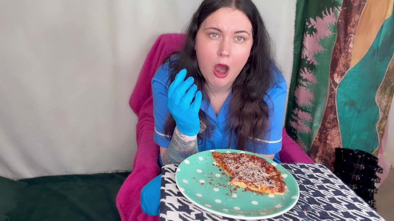 MissFFW: 긴 하루를 보낸 후 먹는 간호사 Ffw