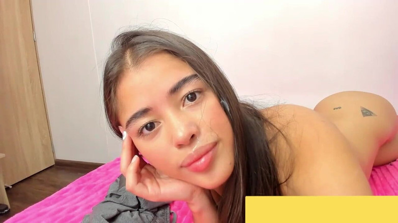 teenamateursgirl: La mia sorellastra succhia, scopa e prende la sborra in...