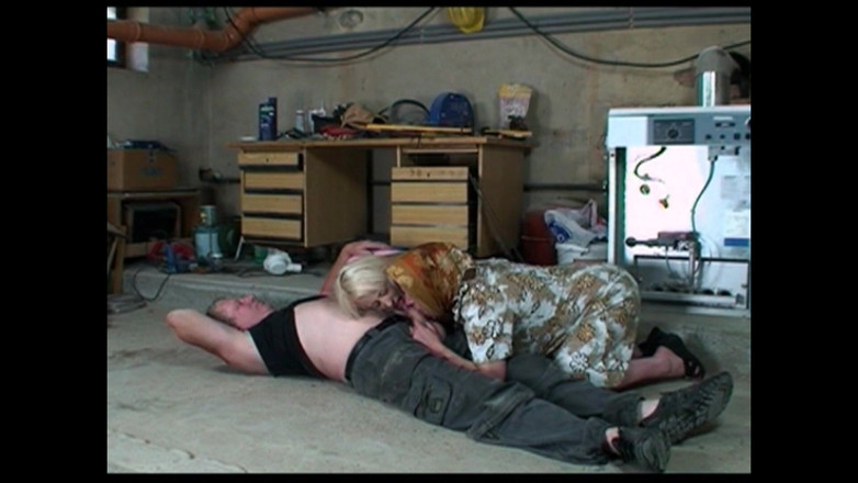 69 Italian District: Kirli aile tabu seksi seviyor