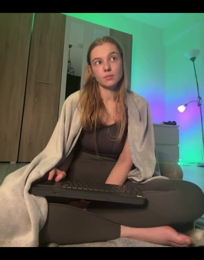 JuiceLussie: Eat My Virgin Tasty Pussy While Im Masturbate It
