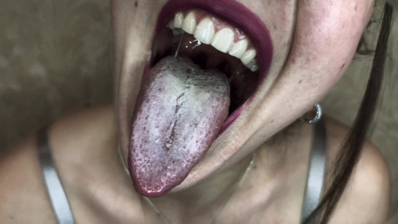 Hottie goddess: Mucus mastery Lips mit Lippenstift &amp; Spucke im Glas