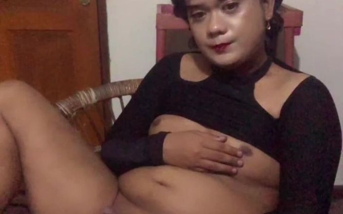 Risma Zulis [deactivated]: Crossdresser Asia masturbasi tengah malam yang sange