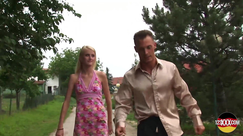 123XXX - Fucked Amateurs in Germany!: 彼女は、長いチンポを彼女の喉の奥深くに突き刺すのが大好きです。