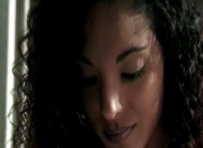 Dark Extreme: 黒ふしだらな女が彼女の濡れた陰部をなめて耕す