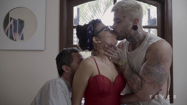 Fever Films: Curang teman lelaki saya dengan dua lelaki