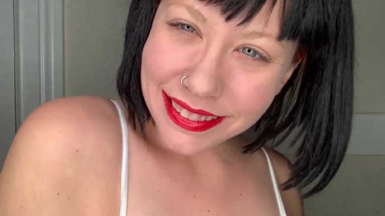 Deanna deadly: GF teases with red lips and white lingerie