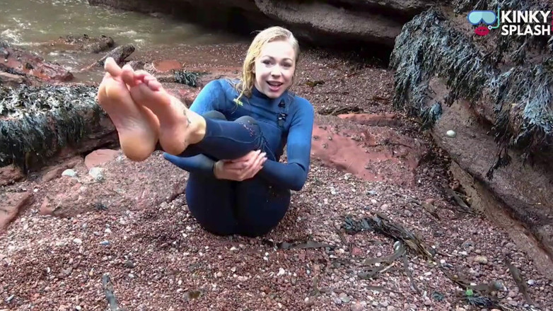 UKCuteGirl Lucy Lauren: Salty Wetsuit Toe Sucking Slut