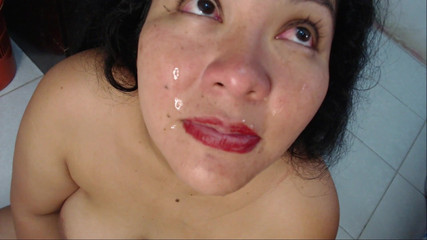 Jsexycouple17: Mój sąsiad sika mi w twarz i daje mi ogromny ładunek...