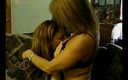 Homegrown Lesbian: Amateur-lesben lecken sich gegenseitig