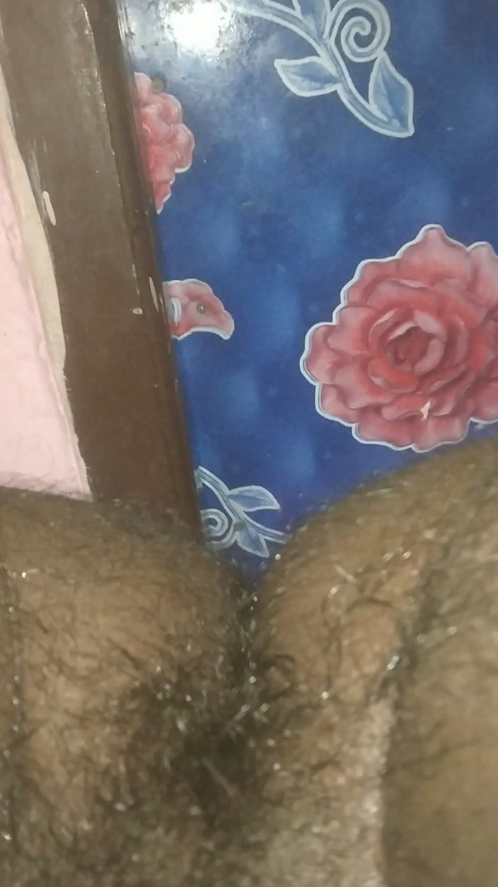 Tamil 10 inches BBC: Tamil10inches grote zwarte lul wordt wakker met aftrekkend en neukend...