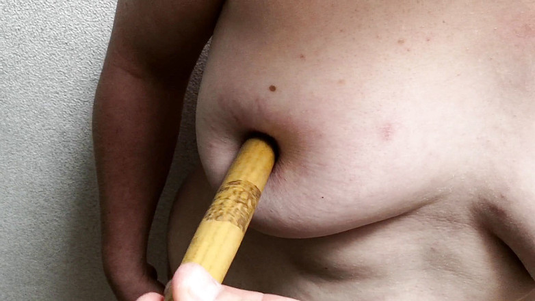 Bouncy Tits Action: 用锤子拍打我的奶子