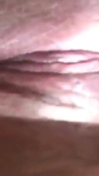 Bbwbootyful serre mes seins en caressant le clito, jeu en solo