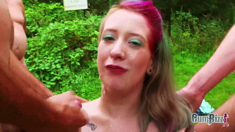Cumbizz: Spermaids Love to Swallow