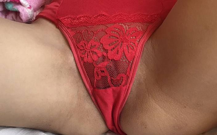 Casal Sapeka CE: Fru som tittar på Netflix och tar kuk i hennes...